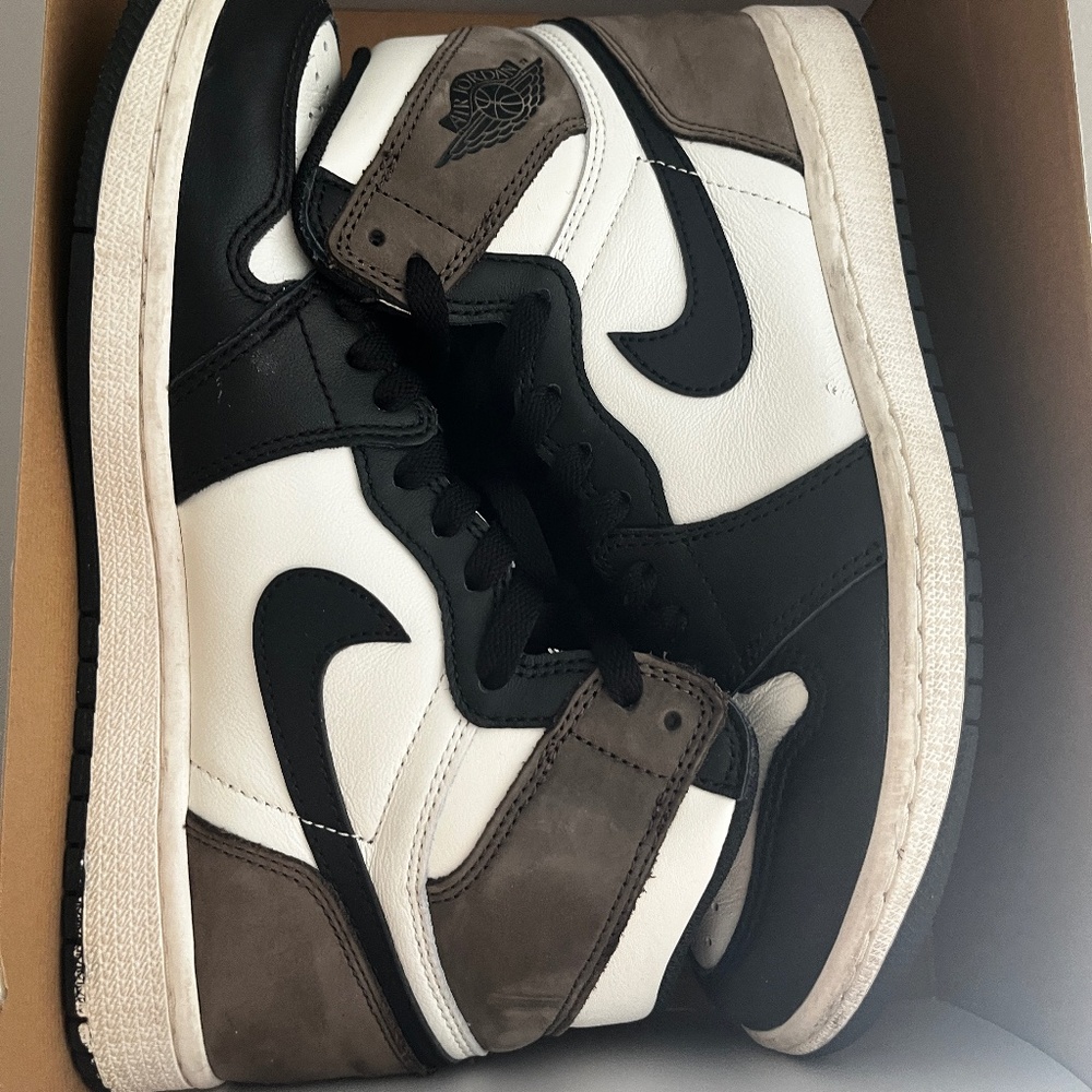 Size 8 M Nike Mocha Jordan 1